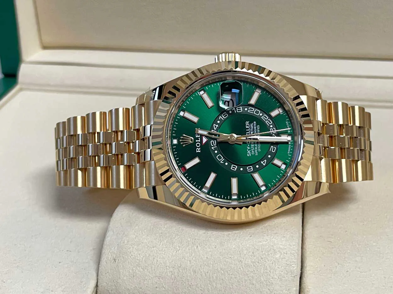 Rolex Sky-Dweller Yellow Gold Green Jubilee - Image 3