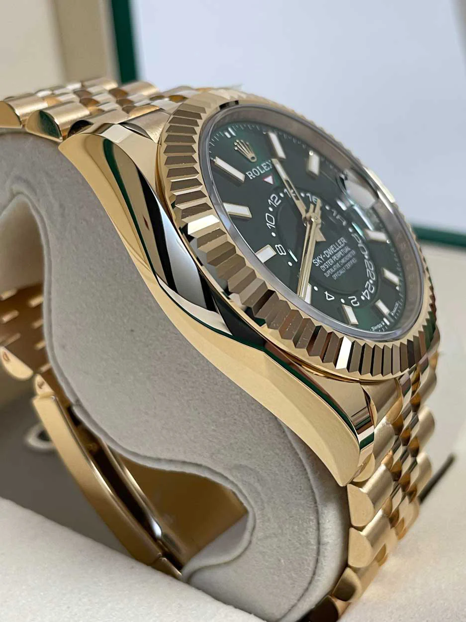 Rolex Sky-Dweller Yellow Gold Green Jubilee - Image 4
