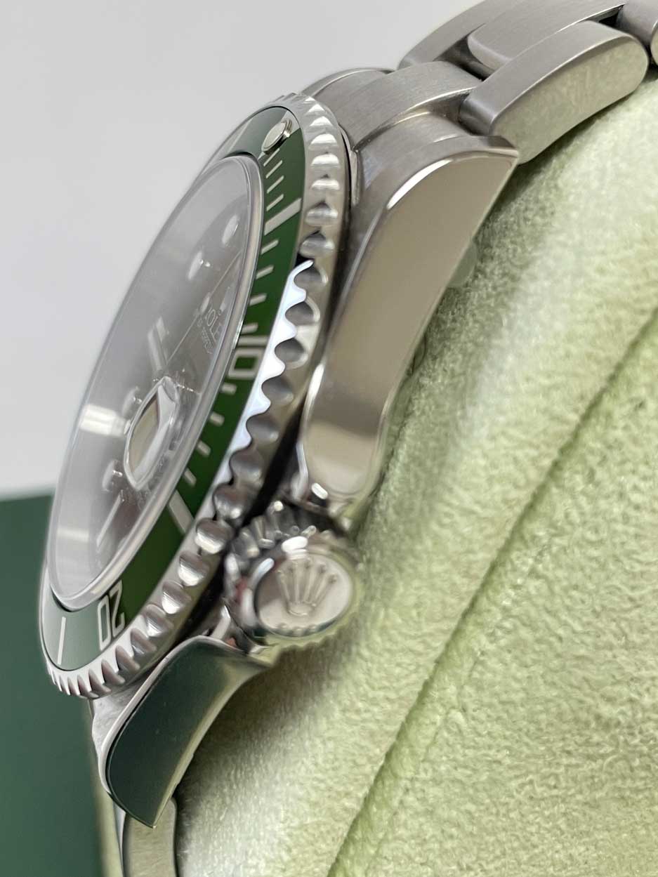 Rolex  Submariner Date 40mm Kermit 16610LV NOS - Image 3