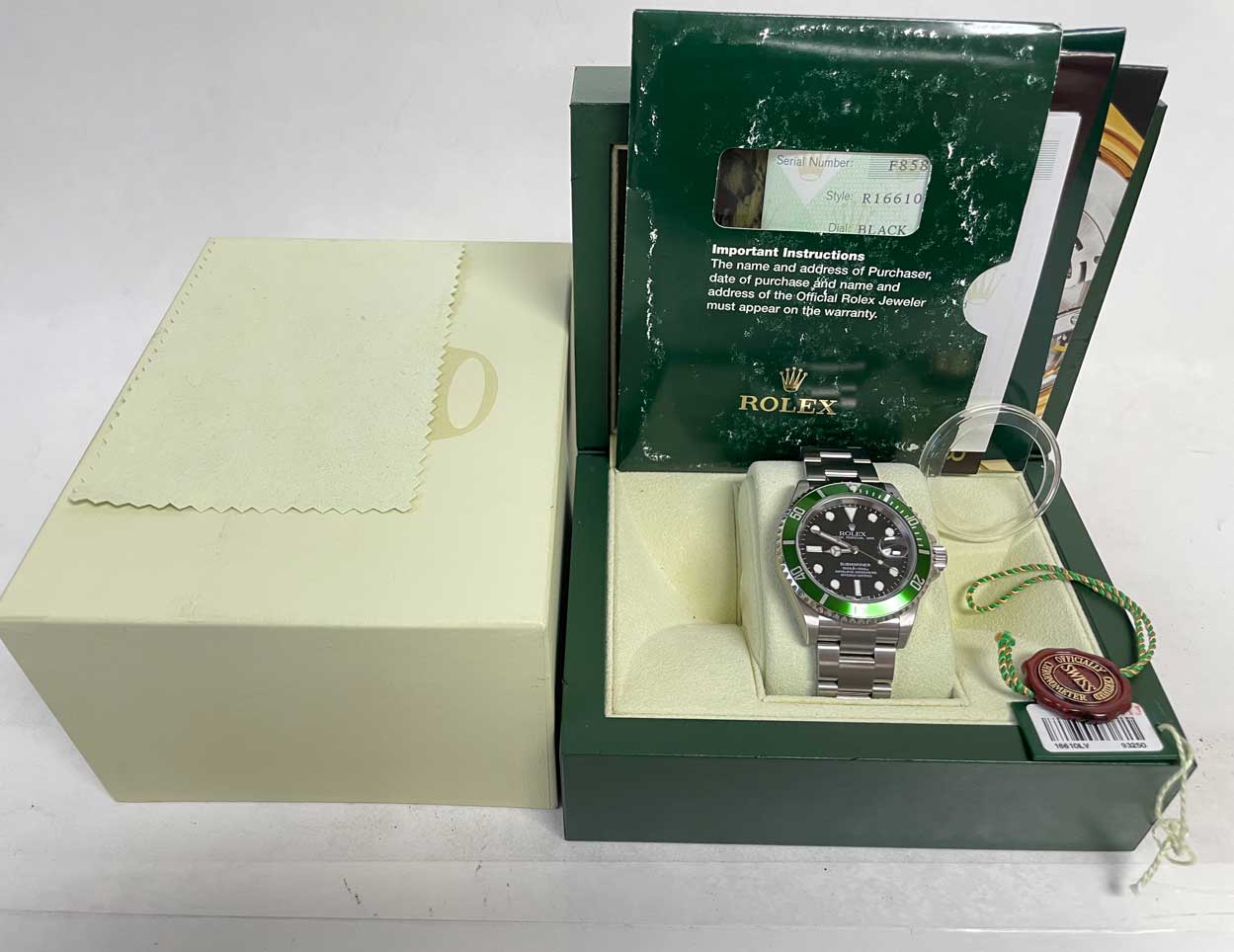 Rolex  Submariner Date 40mm Kermit 16610LV NOS - Image 6